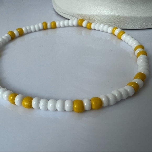 STRETCH Beaded Anklet with White & Yellow Glass Beads - Picture 6 of 12